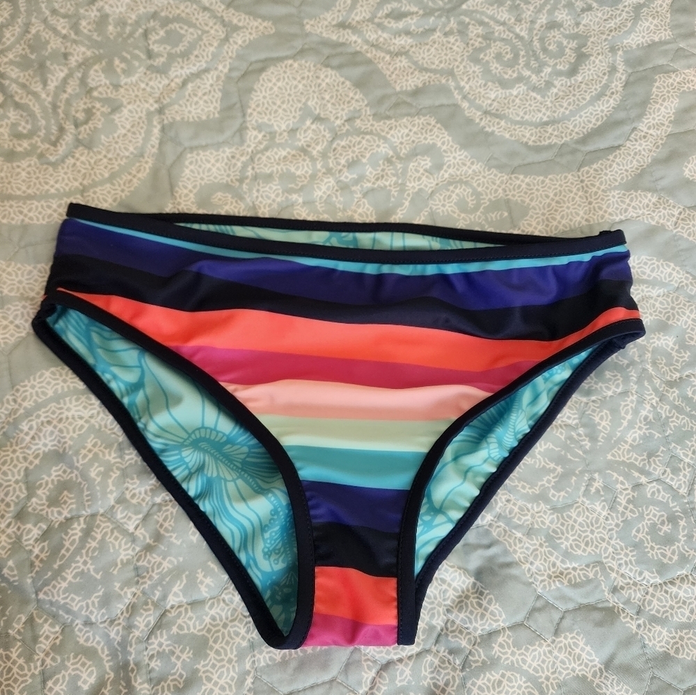 Eddie Bauer Reversible Striped & Floral Print Multi Color Swim Button Size M
